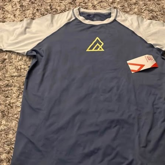 BRAND NEW men ripzone rashguard swim swimming shirt top size M / L / XL - Picture 3 of 5